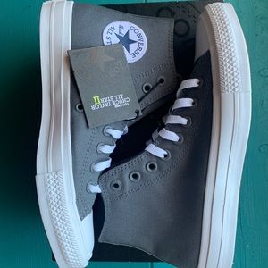 Converse Chuck Taylor Hightops. Grey.